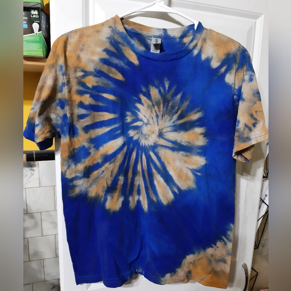 Youth L, Blue Reverse Tie Dye. Gildan Heavy Cotton.